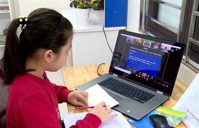 Thêm nhiều học sinh Hà Nội chuyển sang học trực tuyến - ảnh 1