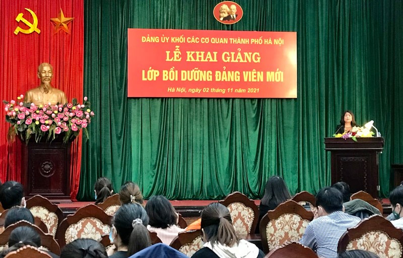 Đảng ủy Khối các cơ quan thành phố Hà Nội khai giảng lớp bồi dưỡng đảng viên mới