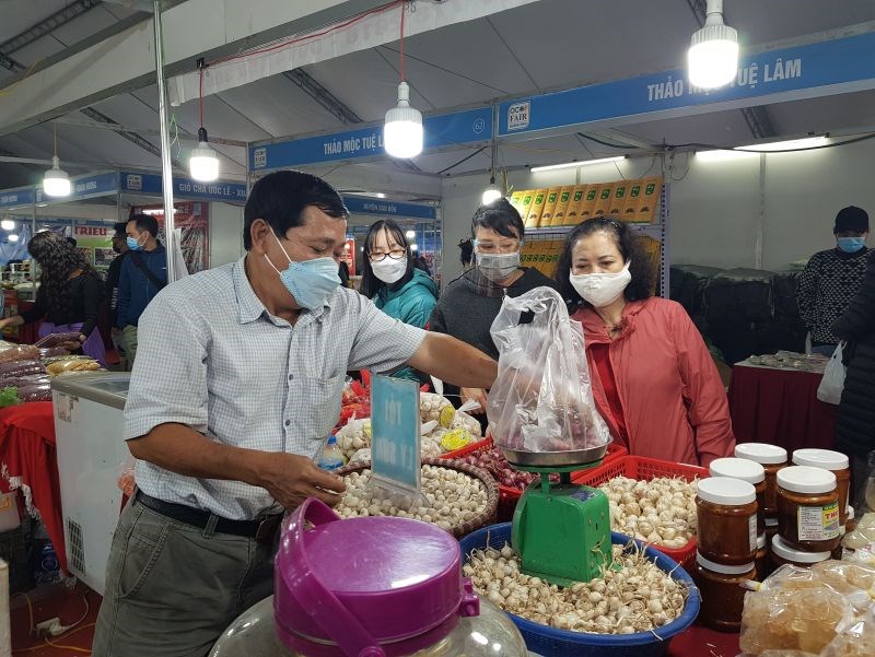Gian hàng đặc sản vùng miền tỉnh Quảng Ngãi tham gia hội chợ kết nối tiêu thụ sản phẩm Hà Nội và các tỉnh thành phố.