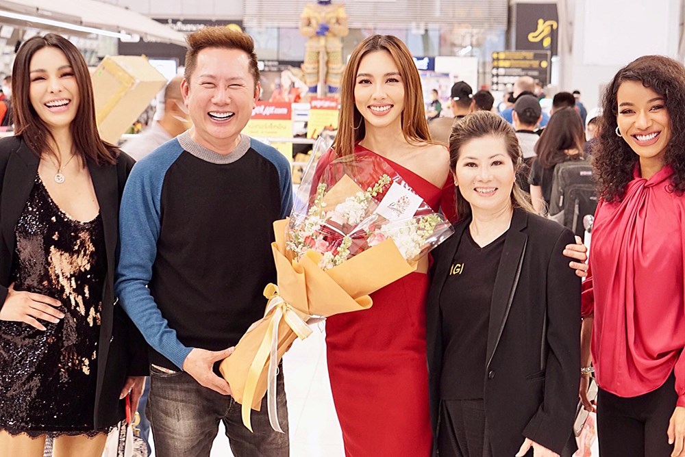 BTC Hoa hậu Hoà bình thế giới tiễn Thuỳ Tiên lại sân bay