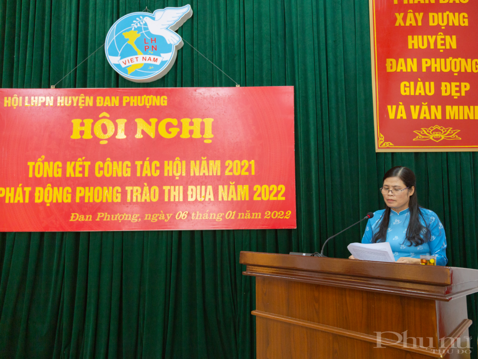 Đồng chí Lê Thị Thương, Phó Chủ tịch Hội LHPN huyện đọc báo cáo