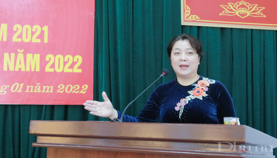 Đồng chí Nguyễn Thị Thu Thủy, Phó Chủ tịch Thường trực Hội LHPN Hà Nội phát  biểu chỉ đạo Hội nghị.