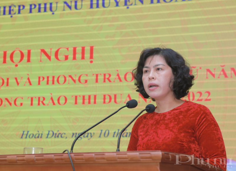 Đồng chí Nguyễn Thị Hiền Thuý, Uỷ viên Ban Thường vụ, Chánh văn phòng Hội LHPN Hà Nội phát biểu chỉ đạo Hội nghị.