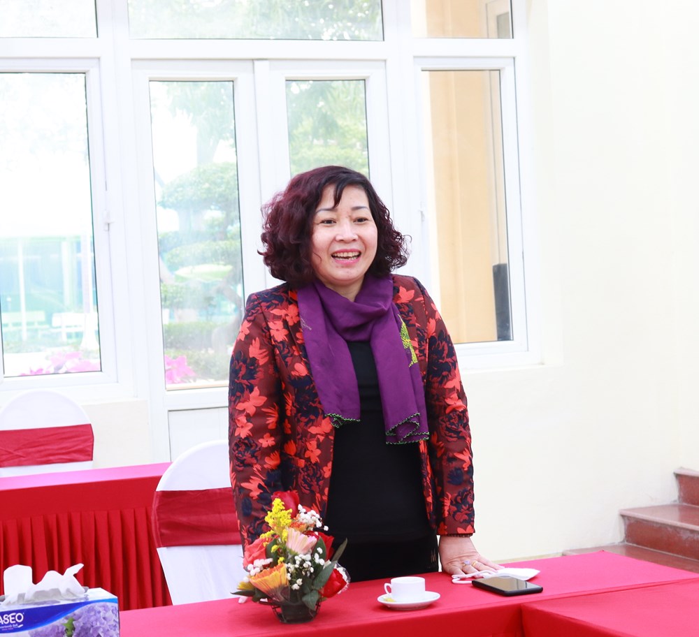Đồng chí Lê Thị Thiên Hương chia sẻ tại buổi thăm, tặng quà, chúc Tết