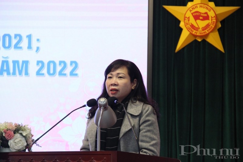 Đồng chí Bùi Thị Ngọc Thúy - Chủ tịch Hội LHPN quận Tây Hồ phát biểu chỉ đạo tại hội nghị.