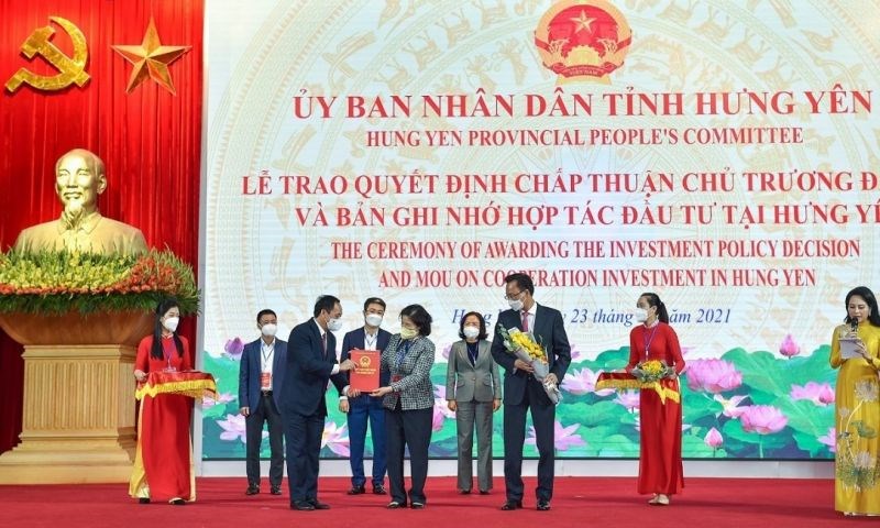 Tổng giám đốc Vinamilk nhận quyết định chủ trương đầu tư cho dự án nhà máy 4.600 tỷ đồng tại Hưng Yên