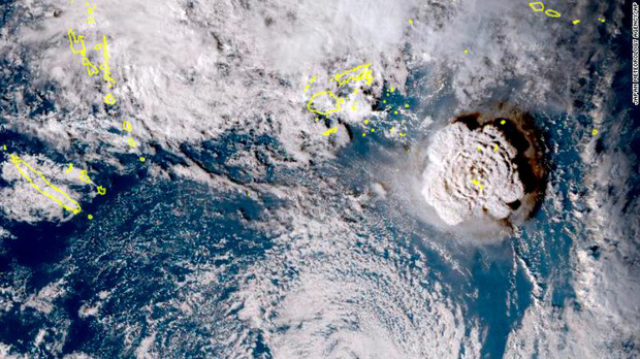 Ảnh vệ tinh vụ phun trào núi lửa ngầm Hunga-Tonga-Hunga-Ha'apai ở Thái Bình Dương.