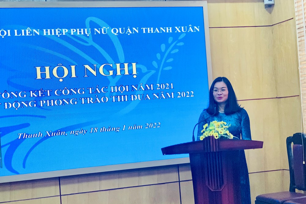 Bà Trịnh Thị Hồng Thuỷ, Chủ tịch Hội LHPN quận Thanh Xuân phát động thi đua năm 2022