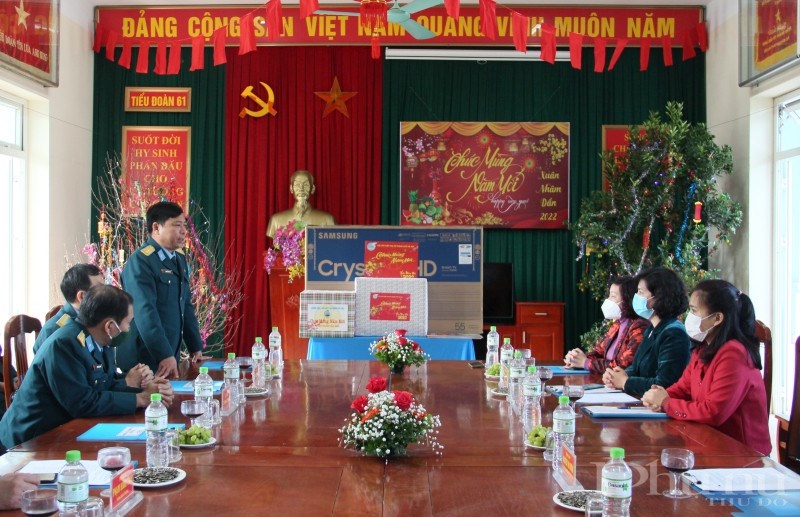Hội LHPN Hà Nội thăm, chúc Tết Sư đoàn Phòng không 361 và các đơn vị trực thuộc - ảnh 9