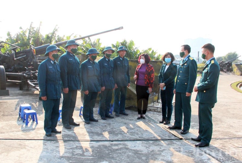 Hội LHPN Hà Nội thăm, chúc Tết Sư đoàn Phòng không 361 và các đơn vị trực thuộc - ảnh 16