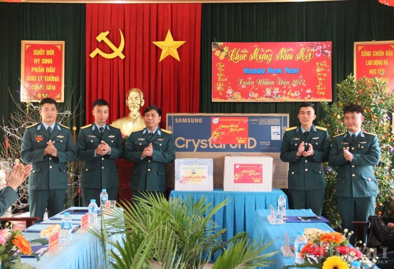 Hội LHPN Hà Nội thăm, chúc Tết Sư đoàn Phòng không 361 và các đơn vị trực thuộc - ảnh 18