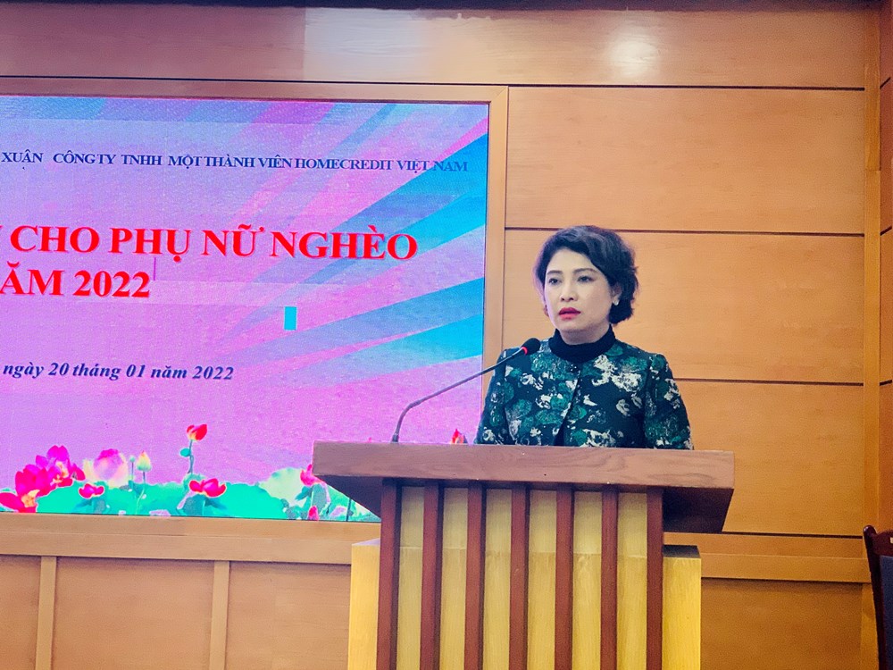 Tổng Biên tập báo Phụ nữ Thủ đô Lê Quỳnh Trang phát biểu tại buổi lễ