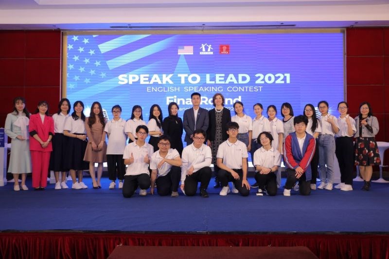 Các thí sinh tham gia cuộc thi hùng biện tiếng Anh "Speak to lead" mùa thứ 2