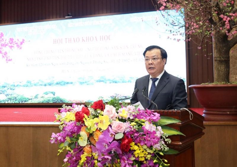 Bí thư Thành ủy Hà Nội Đinh Tiến Dũng phát biểu tại hội thảo.