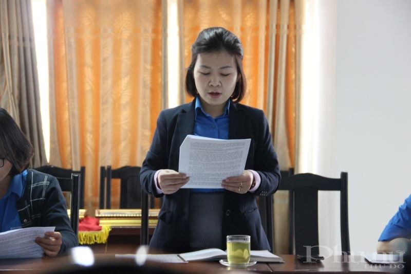 DDồng chí Nguyễn Thị Nhung - Ủy viên Ban chấp hành Chi đoàn báo cáo kết quả tại hội nghị.