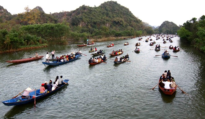 Lễ hội Chùa Hương là một trong những lễ hội lớn và kéo dài nhất trong năm tại miền Bắc.
