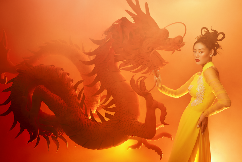 Hoa hậu Khánh Vân chụp ảnh áo dài Tết với hình tượng Rồng - ảnh 4