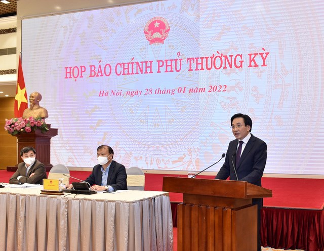 Bộ trưởng, Chủ nhiệm VPCP Trần Văn Sơn thông tin tới báo chí về phiên họp Chính phủ thường kỳ tháng 1/2022 - Ảnh: VGP/Đức Tuân