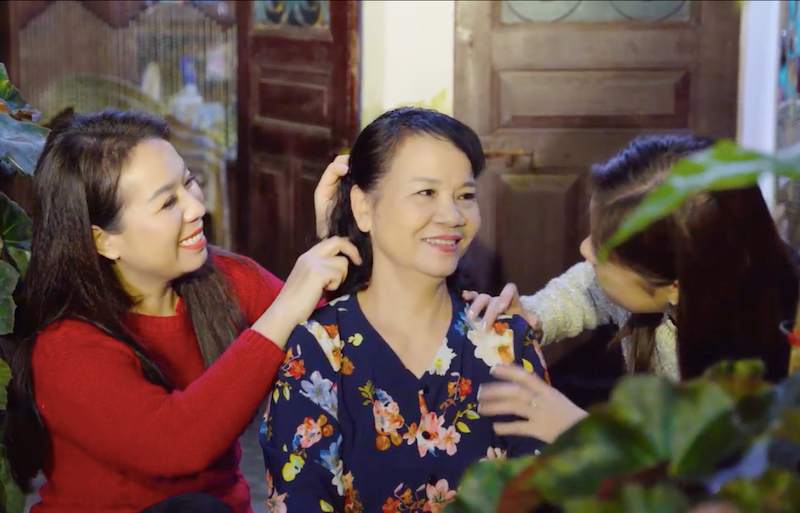 Thu Hà, Linh Hoa và mẹ trong MV