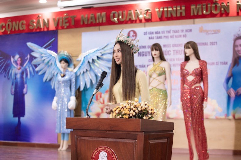 Hoa hậu Thuỳ Tiên bày tỏ vinh dự khi được trao tặng lại các bộ trang phục ý nghĩa cho Bảo tàng