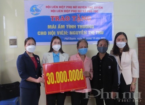 Hội LHPN huyện Phú Xuyên bàn giao mái ấm tình thương cho phụ nữ khó khăn xã Phú Túc