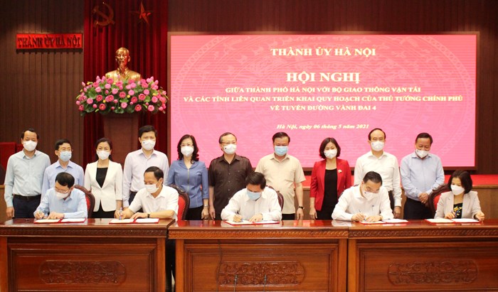 Ký kết Thỏa thuận hợp tác giữa Bộ Giao thông vận tải và thành phố Hà Nội cùng các tỉnh liên quan về triển khai tuyến đường Vành đai 4