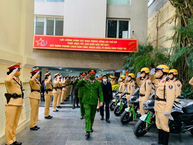 Đồng chí Thứ trưởng Lê Quốc Hùng tham dự lễ ra quân đảm bảo ATGT của Phòng CSGT CATP Hà Nội
