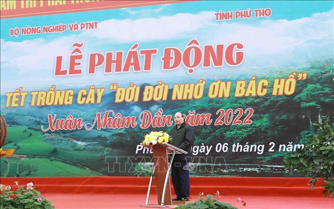 Chủ tịch nước Nguyễn Xuân Phúc đến dự và Phát động“Tết trồng cây đời đời nhớ ơn Bác Hồ”. Ảnh TTXVN