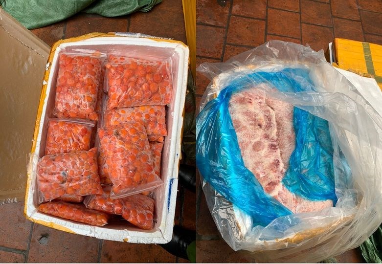 khoảng 5 tấn thực phẩm là nầm lợn, trứng non, lườn vịt do nước ngoài sản xuất được vận chuyển từ Lào Cai về Hà Nội không