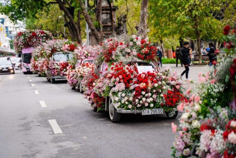 Valentine 2022: Màn tỏ tình ấn tượng nhất thế giới vừa diễn ra tại Hà Nội với 99.999 bông hồng - ảnh 1