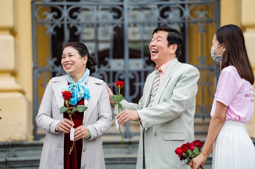 Valentine 2022: Màn tỏ tình ấn tượng nhất thế giới vừa diễn ra tại Hà Nội với 99.999 bông hồng - ảnh 12