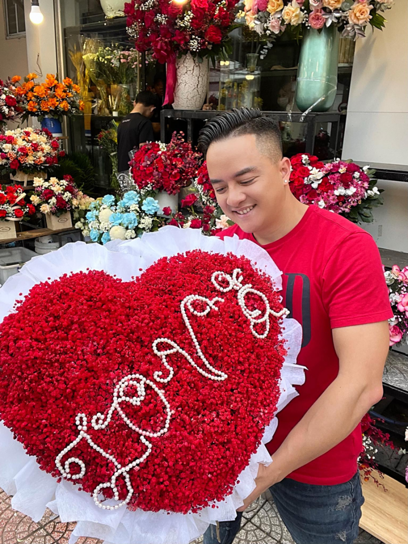 Hoa tặng mẹ nhân Valentine của Cao Thái Sơn