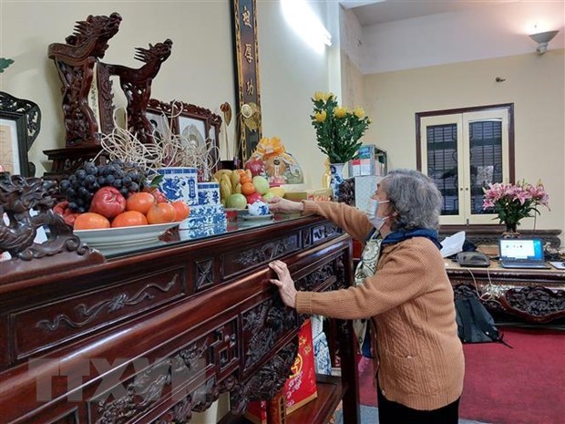 Không gian thờ phụng và lưu giữ truyền thống đồng chí Nguyễn Phong Săc tại nhà 152 phố Bạch Mai, quận Hai Bà Trưng, Hà Nội. (Ảnh: Đinh Thuận/TTXVN)