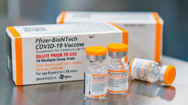 Vắc-xin Pfizer dành cho lứa tuổi 5 đến dưới 12 có nắp màu cam - Ảnh: Bộ Y tế