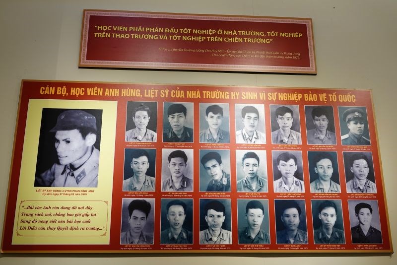 Di ảnh 22 liệt sĩ trong phòng truyền thống Trường Sĩ quan Chính trị