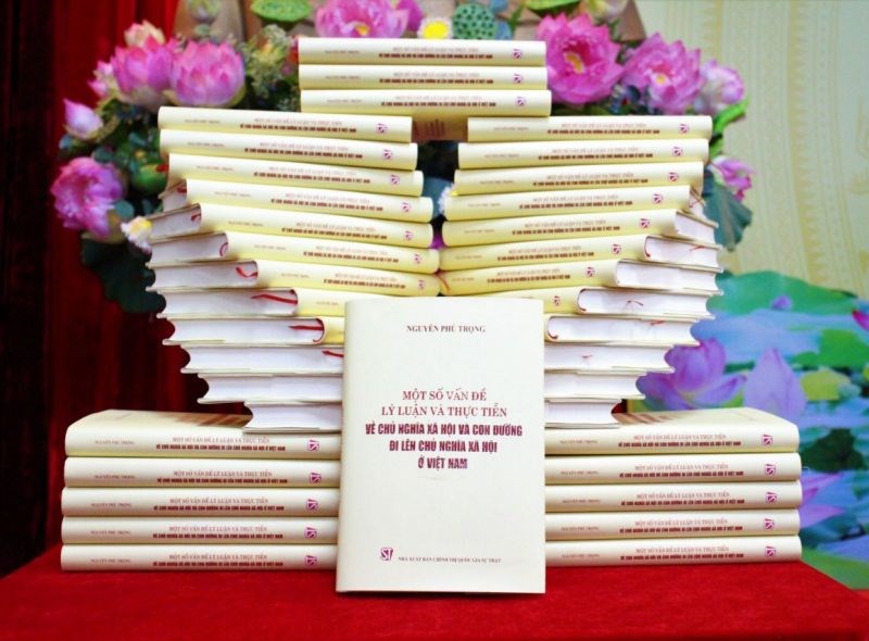Cuốn sách “Một số vấn đề lý luận và thực tiễn về chủ nghĩa xã hội và con đường đi lên chủ nghĩa xã hội ở Việt Nam” của Tổng Bí thư Nguyễn Phú Trọng vừa chính thức ấn hành