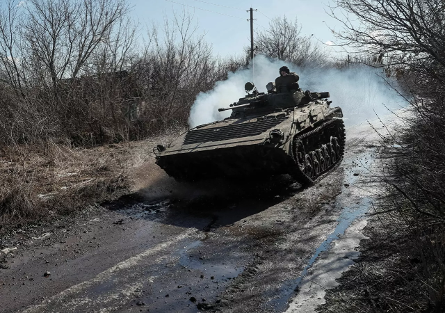 Xe bọc thép của lực lượng vũ trang Ukraina ở vùng Donetsk.
