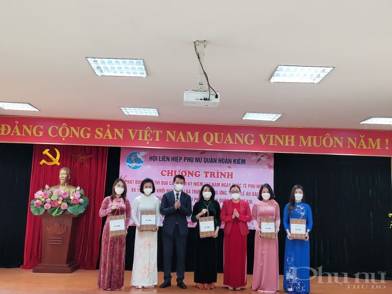 Hội LHPN quận Hoàn Kiếm:  Phát động đợt thi đua cao điểm kỷ niệm ngày Quốc tế phụ nữ 8/3 - ảnh 4