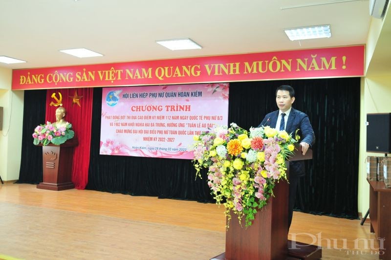 Đồng chí Phạm Tuấn Long, Phó Bí thư, Chủ tịch UBND quận phát biểu tại chương trình