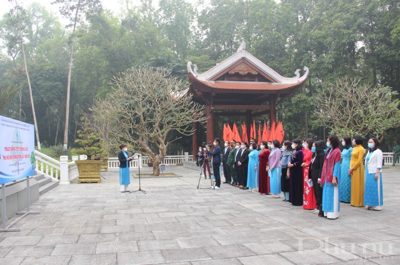 Các đại biểu tham dự Tết trồng cây “Phụ nữ vun trồng tương lai” Xuân Nhâm Dần 2022.