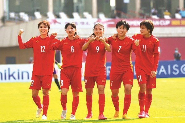 Những “cô gái kim cương” của bóng đá Việt