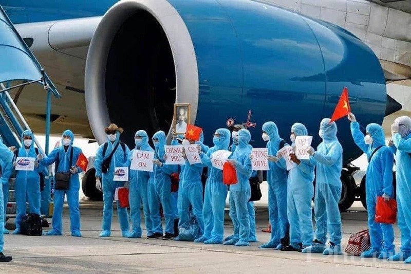 Công dân Việt Nam được Chính phủ hỗ trợ chuyến bay nhân đạo trở về nước an toàn.