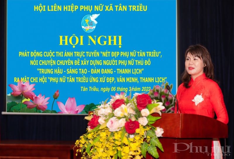 Bà Trần Thị Phương Hoa, Phó Chủ tịch Hội LHPN huyện Thanh Trì phát biểu tại Hội nghị