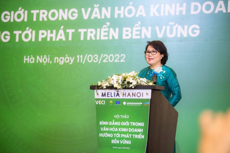 Bà Nguyễn Thị Tuyết Minh Chủ tịch Hội đồng Doanh nhân nữ Việt Nam phát biểu