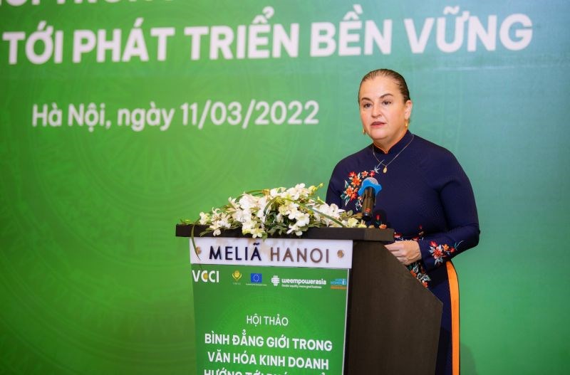 Bà Elisa Fernandez-Trưởng VP Đại diện UN Women tại Việt Nam phát biểu