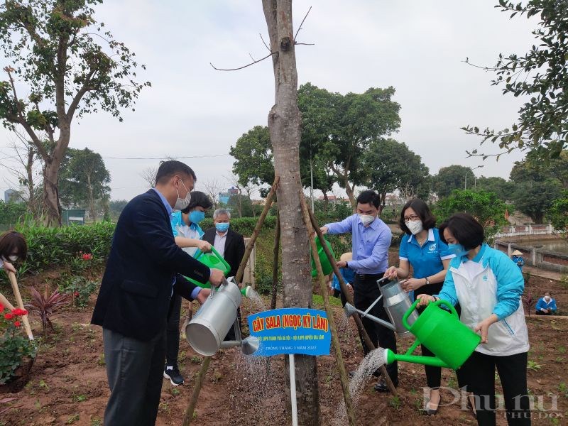 Dịp này Hội PN đã tổ chức trồng cây Sala (hay còn gọi là Ngọc Kỳ Lân) tại khu vực Đền Mẫu thuộc Khu di tích quốc gia đặc biệt, Đền Phù Đổng, xã Phù Đổng, huyện Gia Lâm