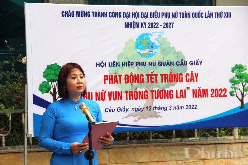 Đồng chí Nguyễn Kim Lê - Chủ tịch Hội LHPN quận Cầu Giấy phát biểu tại sự kiện