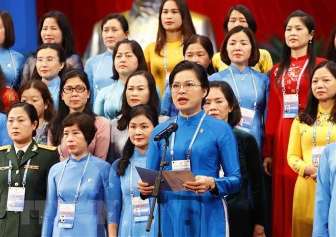 Đồng chí Hà Thị Nga - Uỷ viên TƯ Đảng, Chủ tịch Hội LHPN Việt Nam thay mặt BCH khoá XIII phát biểu nhận nhiệm vụẢnh: Đ.H