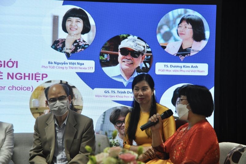 Tiến sĩ Dương Kim Anh, Phó Giám đốc học viện phụ nữ Việt Nam, trưởng khoa Giới và Phát triển cho rằng xóa bỏ định kiến giới trong lựa chọn nghề nghiệp là rất cần thiết