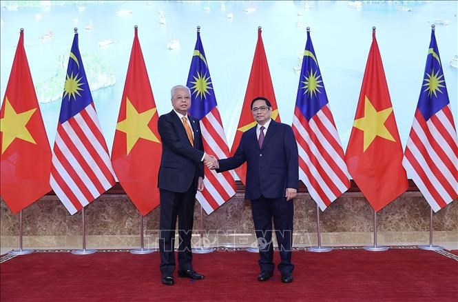 Thủ tướng Phạm Minh Chính và Thủ tướng Malaysia Dato’ Sri Ismail Sabri bin Yaakob chụp ảnh chung. Ảnh: Dương Giang/TTXVN